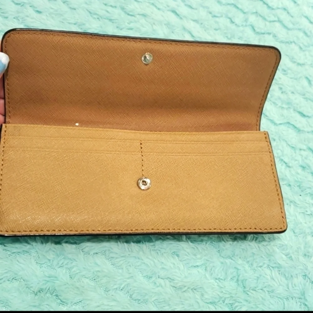 Michael Kors Wallet - Picture 4 of 6